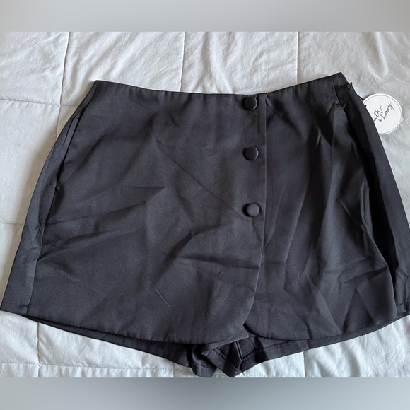 NWT Milk & Honey solid black skort. Sz large. - Picture 1 of 2